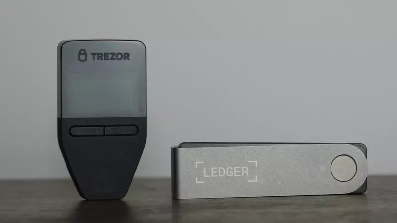 Trezor Safe 3 und Bitbox02